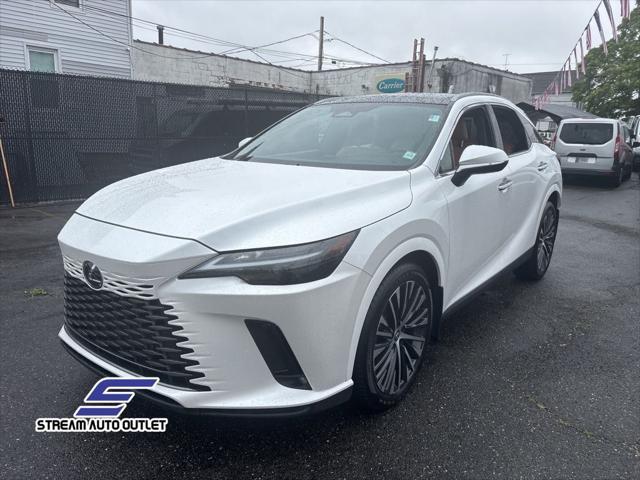 Photo of 2023 Eminent White Pearl Lexus RX 350