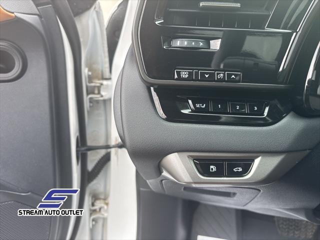 Photo of 2023 Eminent White Pearl Lexus RX 350
