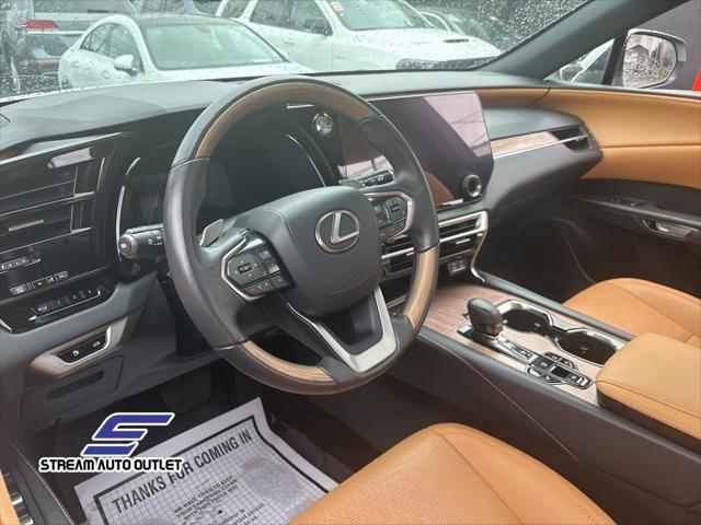 Photo of 2023 Eminent White Pearl Lexus RX 350