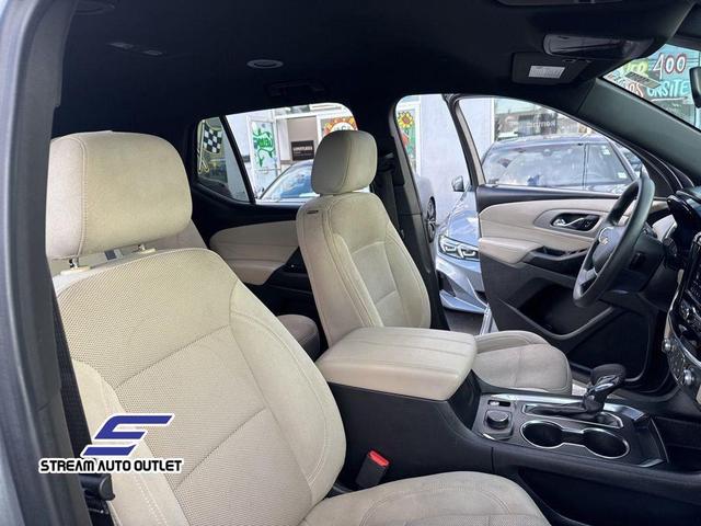 Photo of 2023 Sterling Gray Metallic Chevrolet Traverse