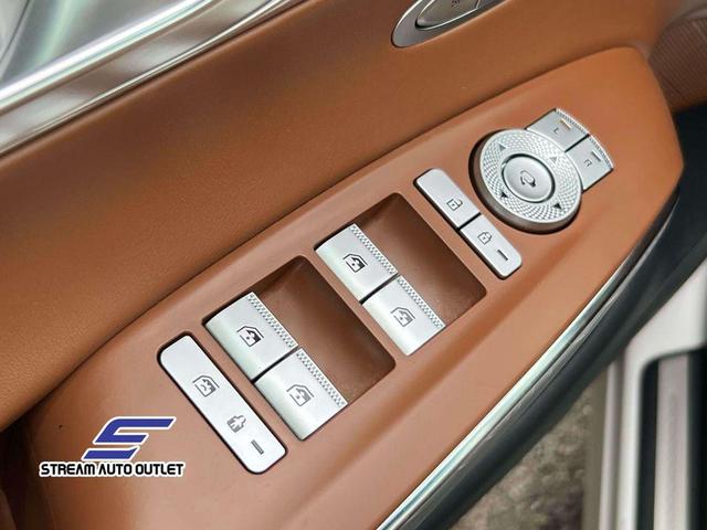 Photo of 2023 Matterhorn White Genesis GV70
