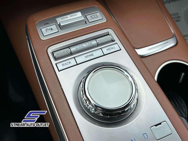 Photo of 2023 Matterhorn White Genesis GV70