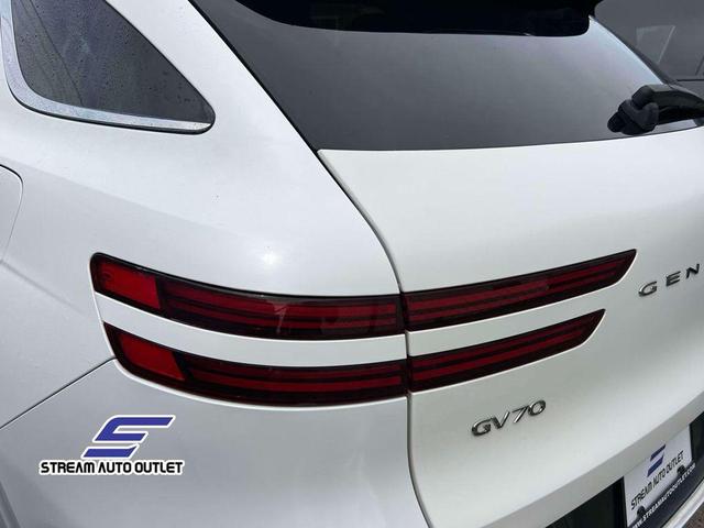 Photo of 2023 Matterhorn White Genesis GV70