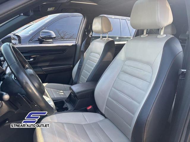 Photo of 2023 Gray Honda CR-V Hybrid