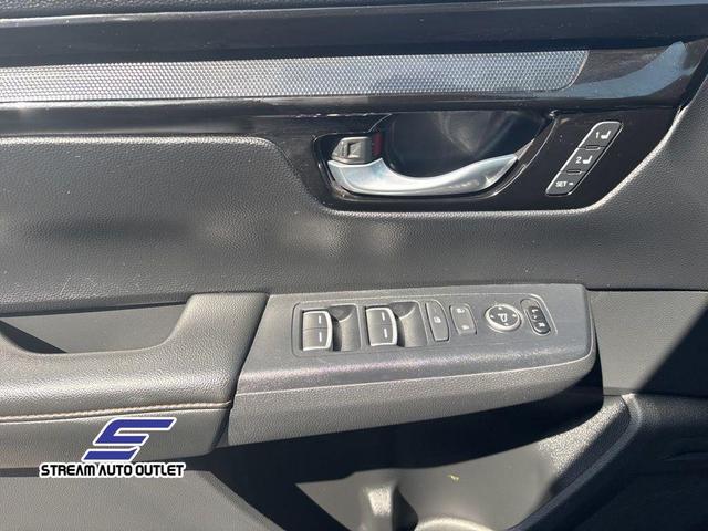 Photo of 2023 Gray Honda CR-V Hybrid