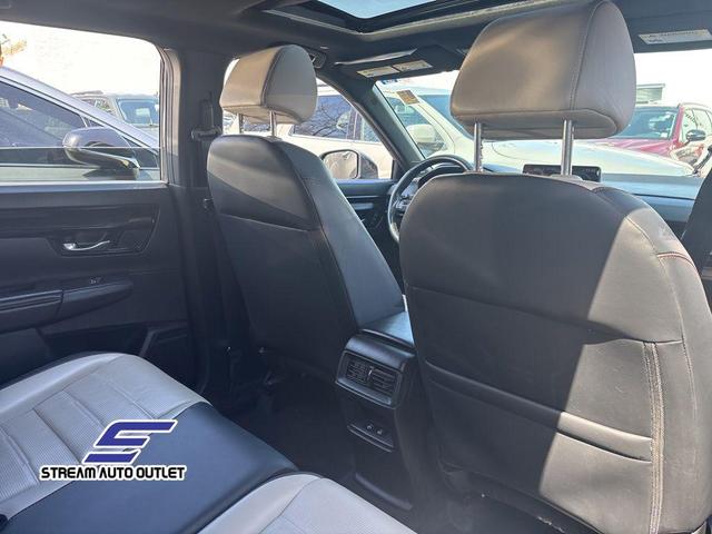 Photo of 2023 Gray Honda CR-V Hybrid