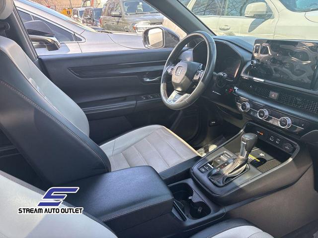Photo of 2023 Gray Honda CR-V Hybrid