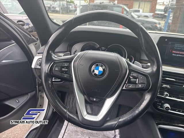 Photo of 2017 Alpine White BMW 530