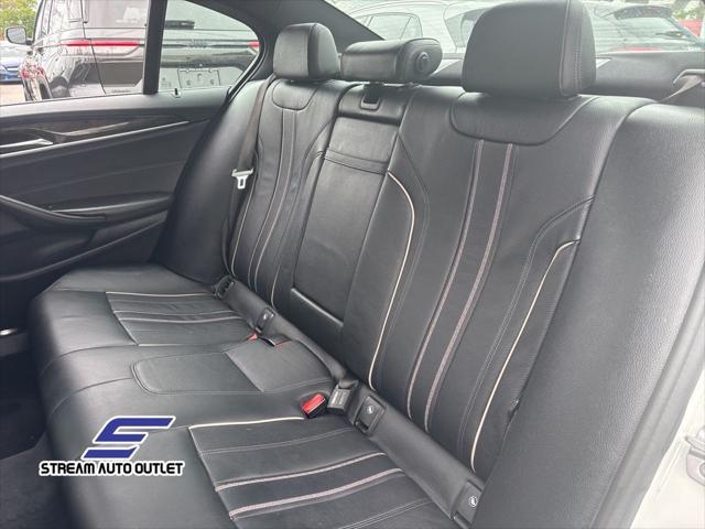Photo of 2017 Alpine White BMW 530