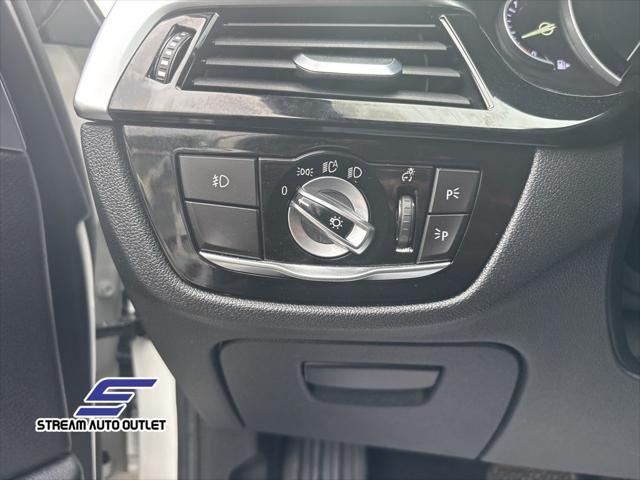 Photo of 2017 Alpine White BMW 530