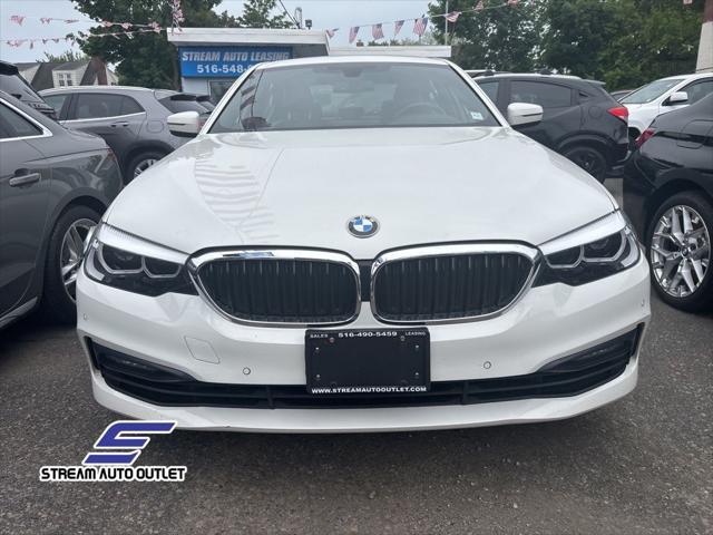 Photo of 2017 Alpine White BMW 530