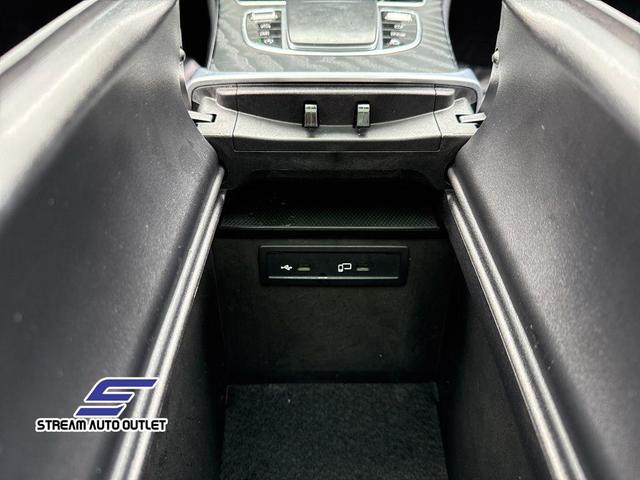Photo of 2021 White Mercedes-Benz GLC 300