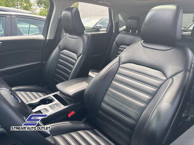 Photo of 2022 Stone Blue Metallic Ford Edge