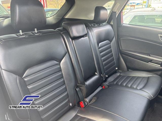 Photo of 2022 Stone Blue Metallic Ford Edge