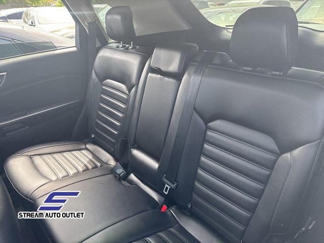 Photo of 2022 Stone Blue Metallic Ford Edge