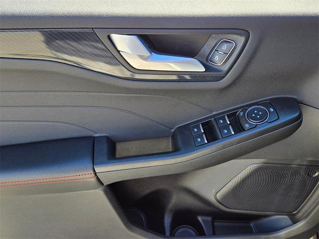 Photo of 2023 Carbonized Gray Metallic Ford Escape