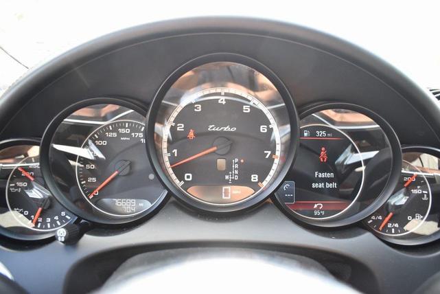 Photo of 2015 White Porsche Cayenne