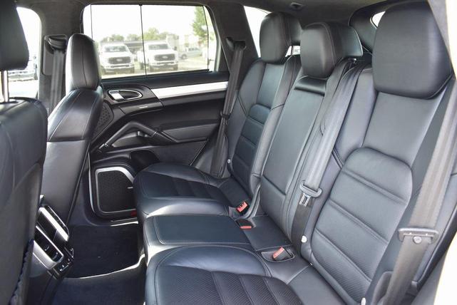 Photo of 2015 White Porsche Cayenne