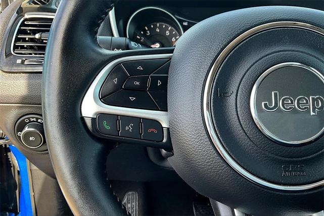 Photo of 2019 Laser Blue Pearlcoat Jeep Compass