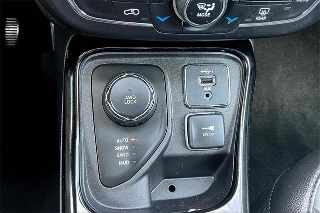 Photo of 2019 Laser Blue Pearlcoat Jeep Compass