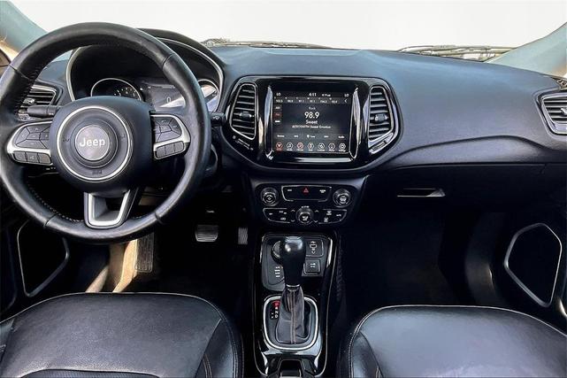 Photo of 2019 Laser Blue Pearlcoat Jeep Compass