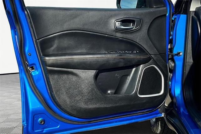 Photo of 2019 Laser Blue Pearlcoat Jeep Compass