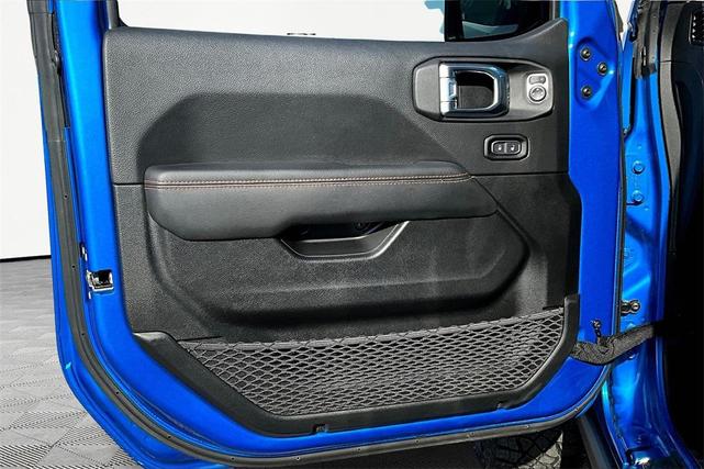 Photo of 2021 Hydro Blue Pearlcoat Jeep Gladiator