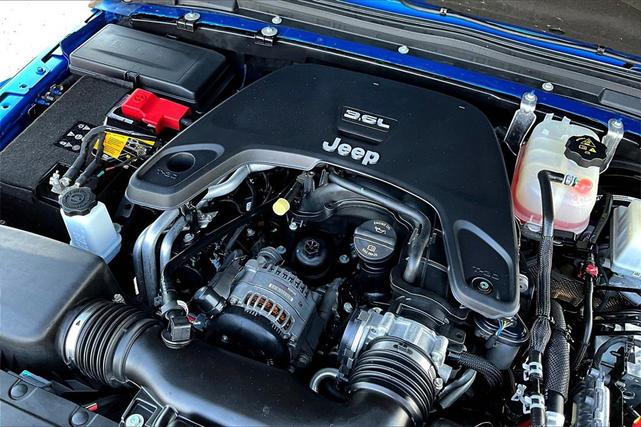 Photo of 2021 Hydro Blue Pearlcoat Jeep Gladiator