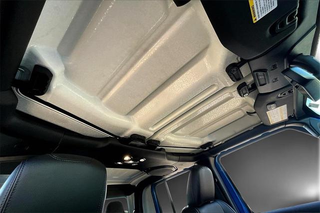 Photo of 2021 Hydro Blue Pearlcoat Jeep Gladiator