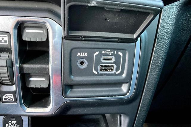 Photo of 2021 Hydro Blue Pearlcoat Jeep Gladiator