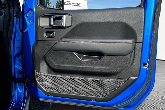 Photo of 2021 Hydro Blue Pearlcoat Jeep Gladiator