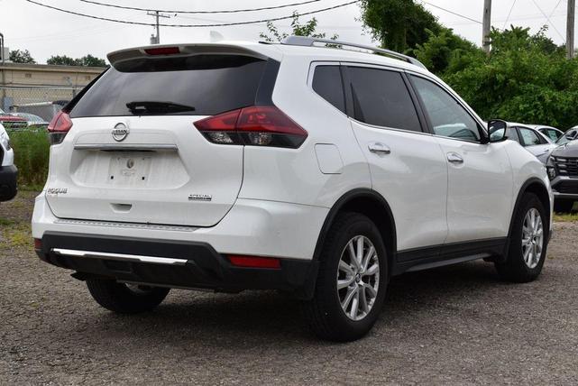 Photo of 2019 Glacier White Nissan Rogue