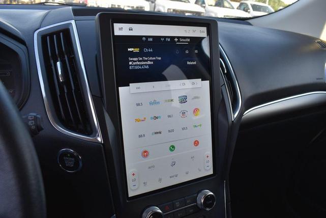 Photo of 2024 Gray Metallic Ford Edge