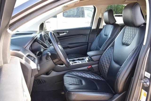 Photo of 2024 Gray Metallic Ford Edge