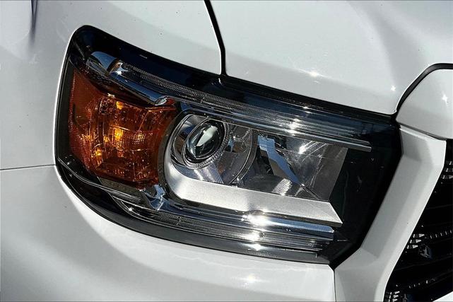 Photo of 2022 Summit White GMC Canyon