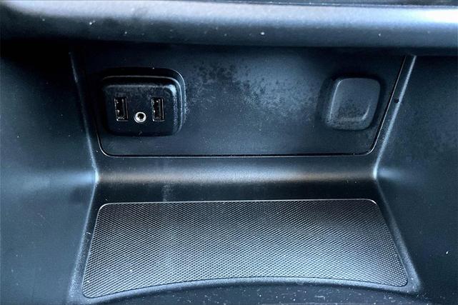 Photo of 2022 Summit White GMC Canyon