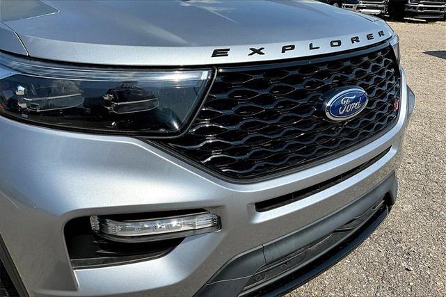 Photo of 2022 Iconic Silver Metallic Ford Explorer