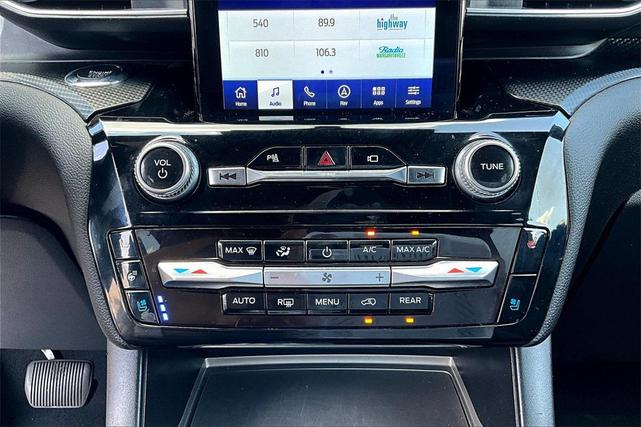Photo of 2022 Iconic Silver Metallic Ford Explorer