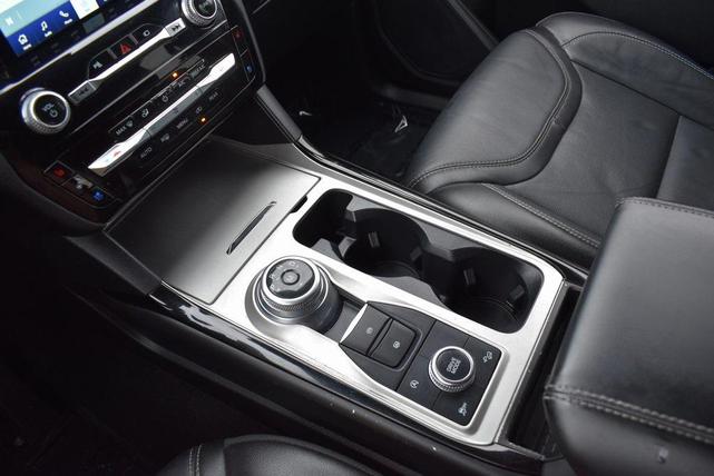 Photo of 2022 Iconic Silver Metallic Ford Explorer