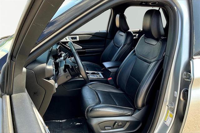 Photo of 2022 Iconic Silver Metallic Ford Explorer