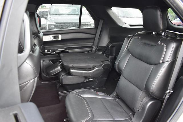 Photo of 2022 Iconic Silver Metallic Ford Explorer