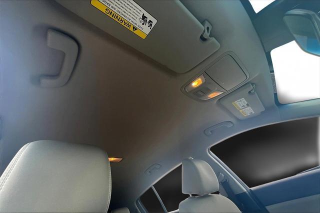 Photo of 2022 Pacific Blue Kia Sportage