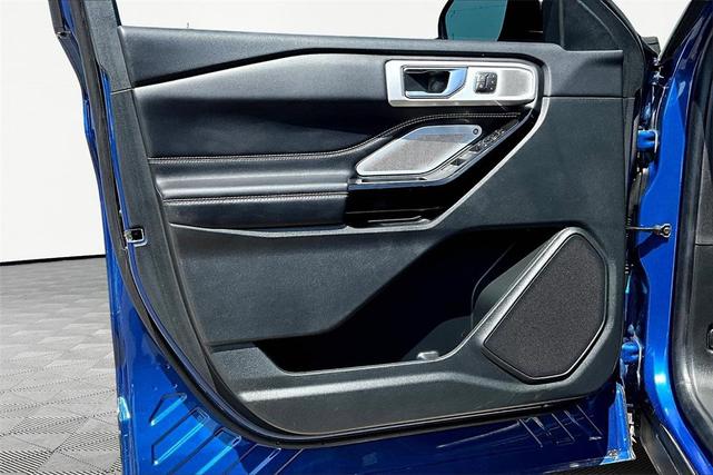 Photo of 2022 Atlas Blue Metallic Ford Explorer