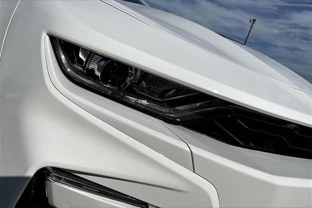 Photo of 2023 Summit White Chevrolet Camaro