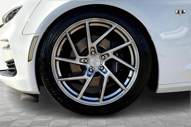 Photo of 2023 Summit White Chevrolet Camaro