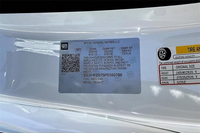 Photo of 2023 Summit White Chevrolet Camaro
