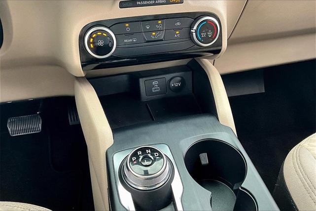 Photo of 2022 Oxford White Ford Escape