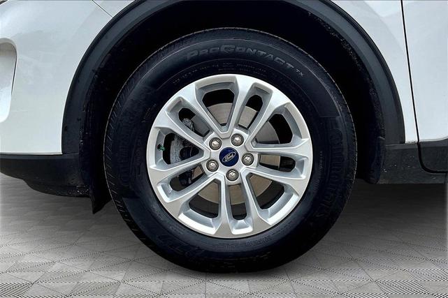 Photo of 2022 Oxford White Ford Escape