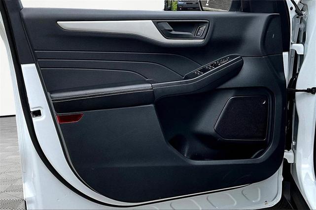 Photo of 2022 Oxford White Ford Escape