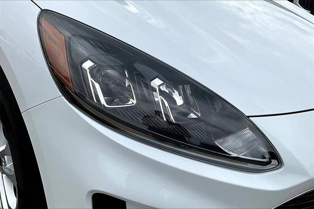 Photo of 2022 Oxford White Ford Escape